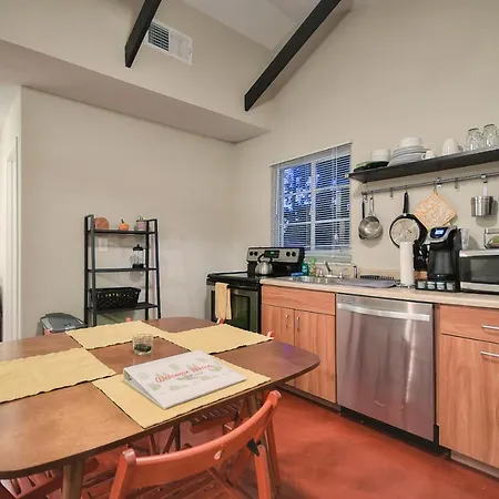 Hip Guesthouse Centrally Located