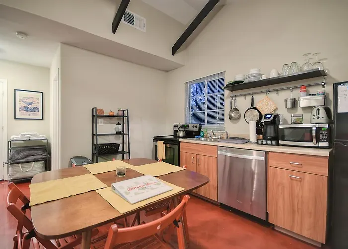 Hip Centrally Located * Phoenix