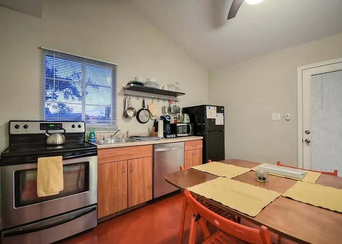 Hip Centrally Located * Phoenix